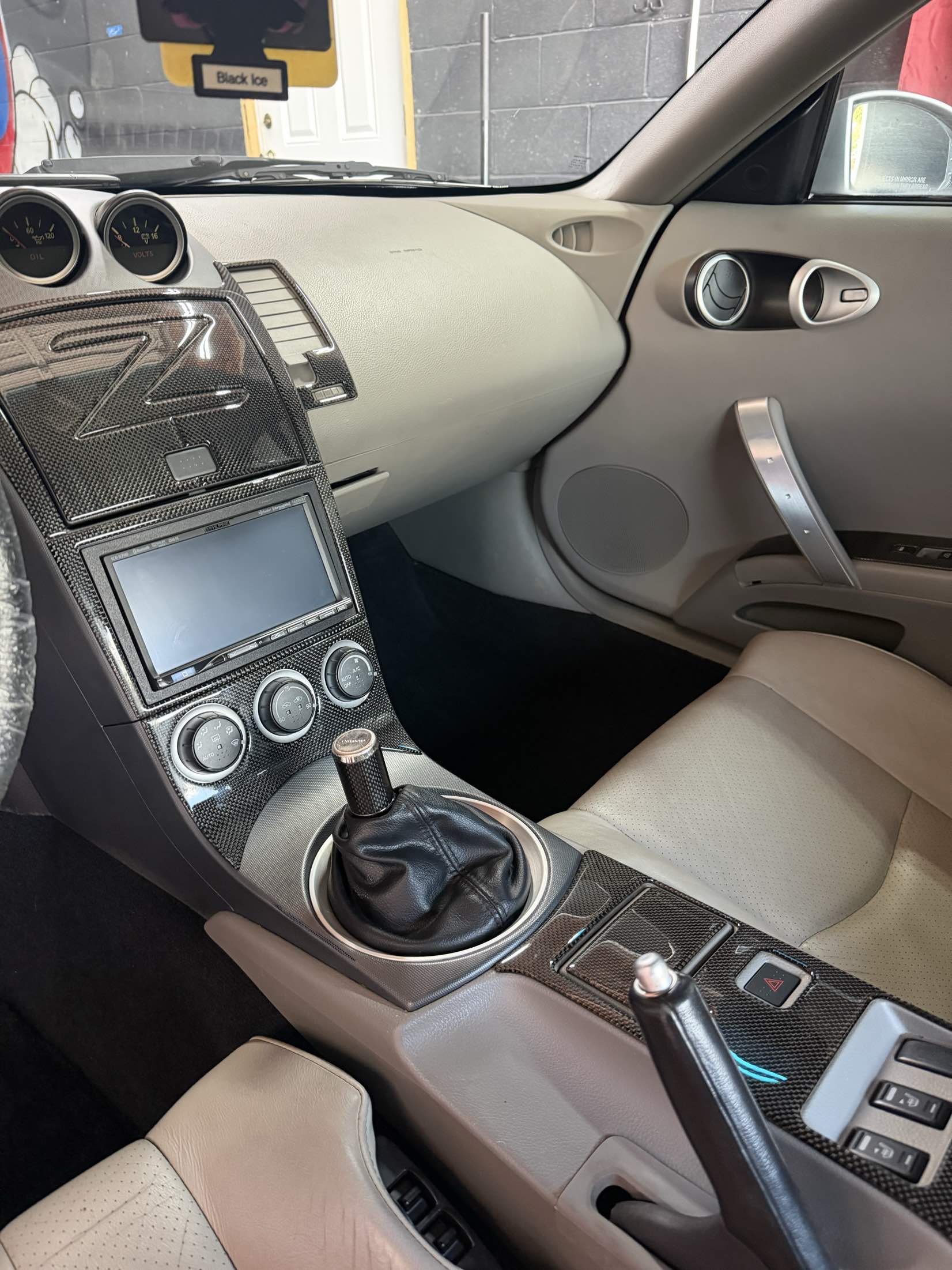 Clean Nissan 350Z carbon fiber console and dashboard